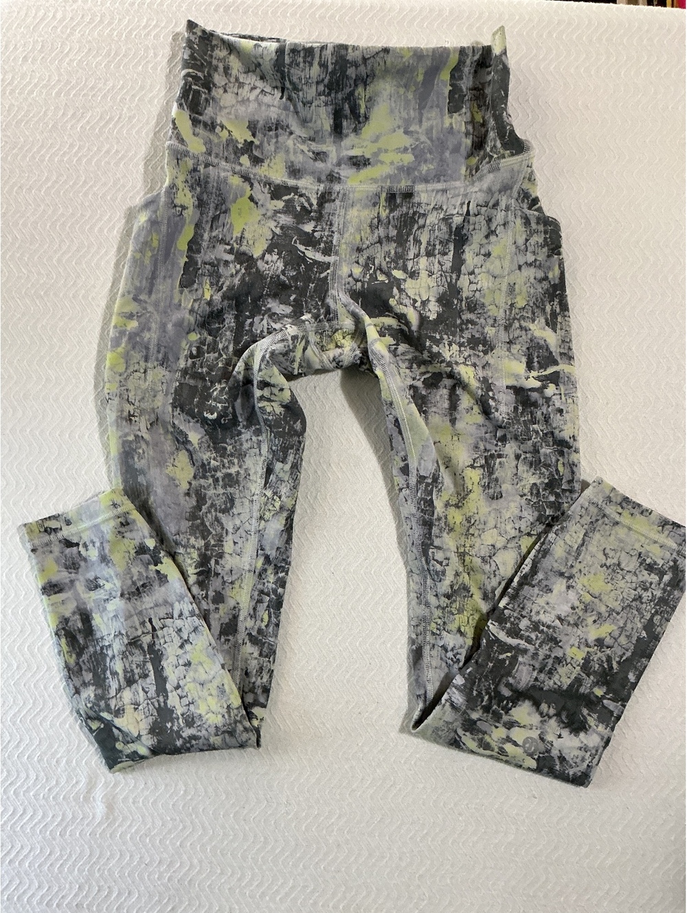 Women's Lululemon Abstract Print Leggings Size 6